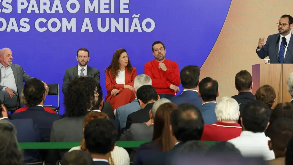 Presidente Lula em cerimônia no Planalto que sancionou o projeto do Prospera MEI, com novo teto de faturamento e perdão de dívidas